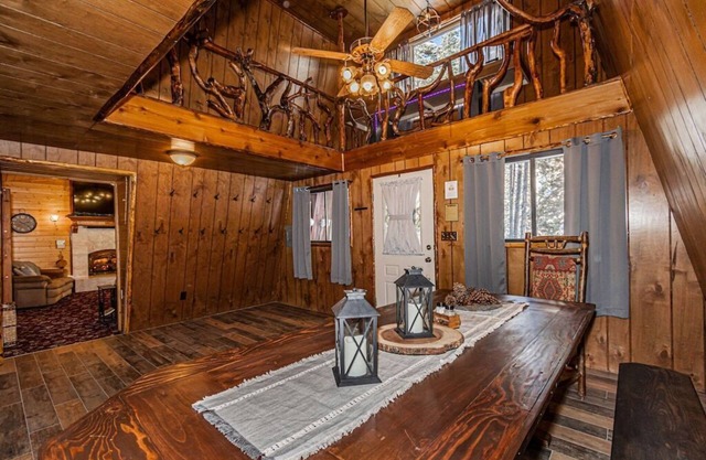Yellowstone Themed * Sleeps 8+ * WIFI * 1hr to Yellowstone