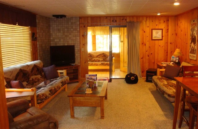 Yellowstone Wildlife Cabins, Cabin in Town - Winter Specials