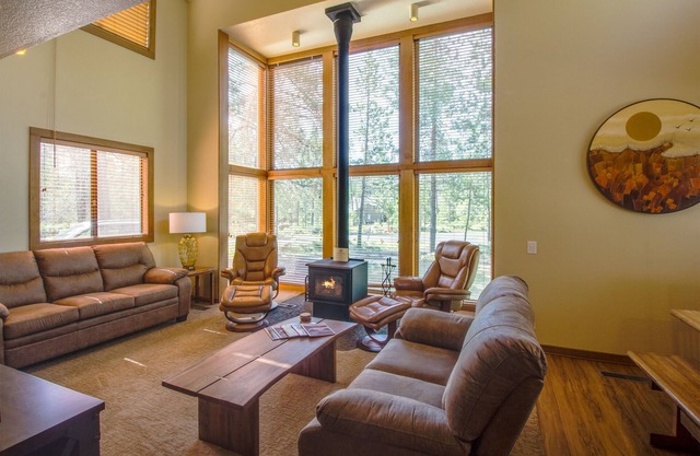 2 Bedroom Getaway mit A / C, 2 Ebenen, in der Nähe von Deschutes River, Whirlpool - YELR 13