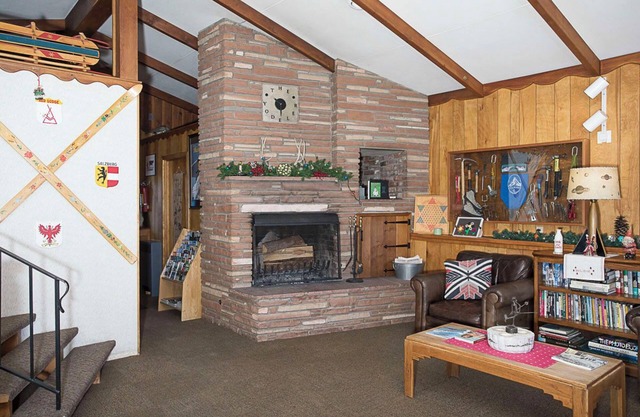 Yodeler Motel
