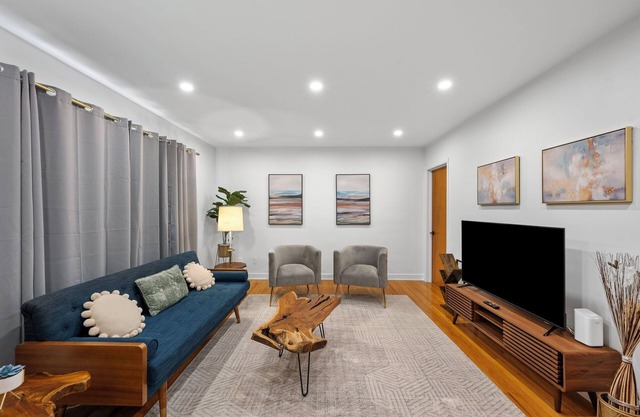“YOGA HOUSE” 4bed , 2 spa-like baths + 2x Yoga sunrooms! Hotel quality