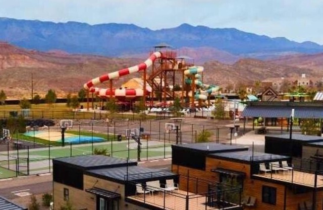 Yogi Bear Glamping Cabin 1 Bedroom / + bunk set w/ Full Bath Sky Deck - Over 800 sq. ft. (Accessible) - 1 Bedroom + Lower bunks/ 2 Bath with Skydeck and kid's loft area