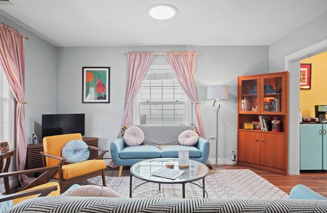 This house is a 3 bedroom(s), 1 bathrooms, located in Davis, CA.