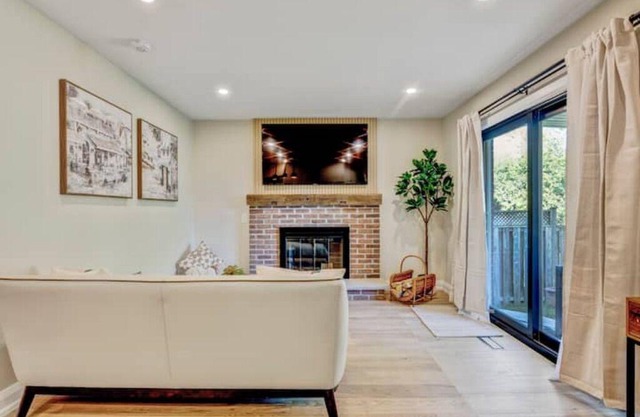 Yorkville Apt