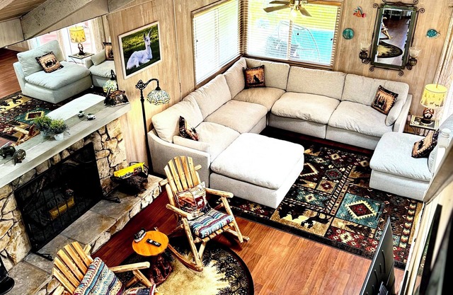 Woodside Retreat – Peaceful Pines, Deck, Lake Access & Near Yosemite Entrance