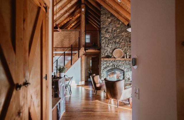 Yosemite Charm by Casa Oso with spa and breathtaking views