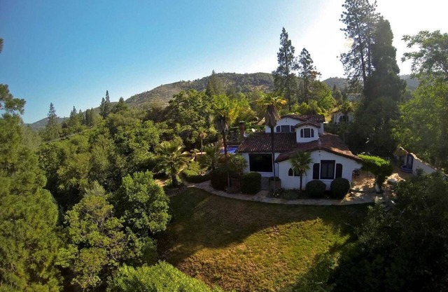 Yosemite Estate: Pool, Whirlpool, Außenkamin, Tennis- und Basketballplatz