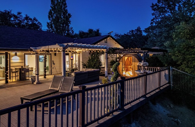 Yosemite Luxe Family Lodge-Spa-Sauna-Theater-EV-Poker Table-Game Room-Pool table