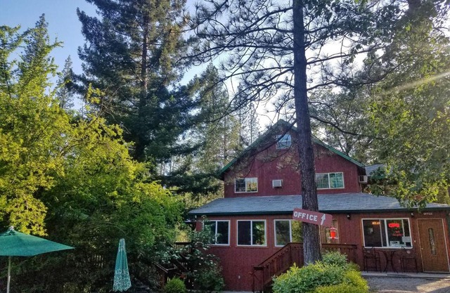 Yosemite Riverside Inn