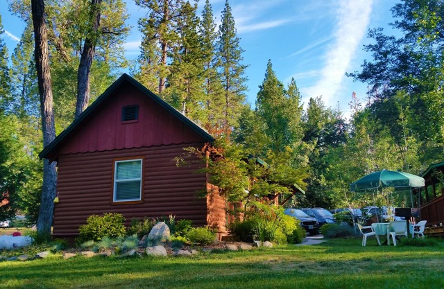 Yosemite Riverside Inn
