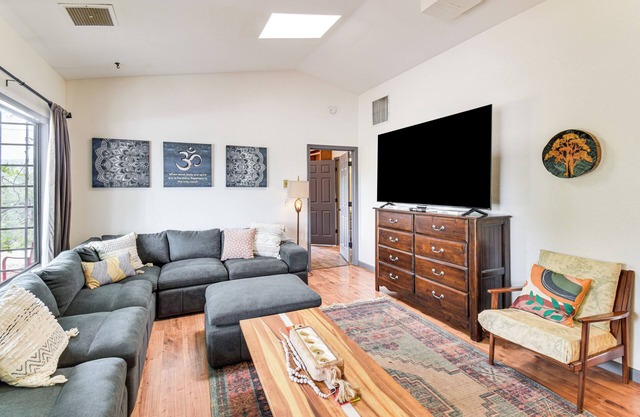 Yosemite Wellbeing Retreat on 5 Acres w/ Mtn Views