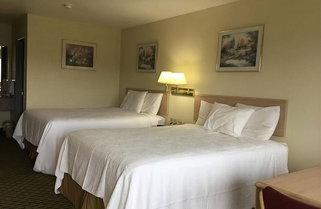 You Found It! 4 Comfortable Units, Free Breakfast & Parking, Pets Allowed, Pool