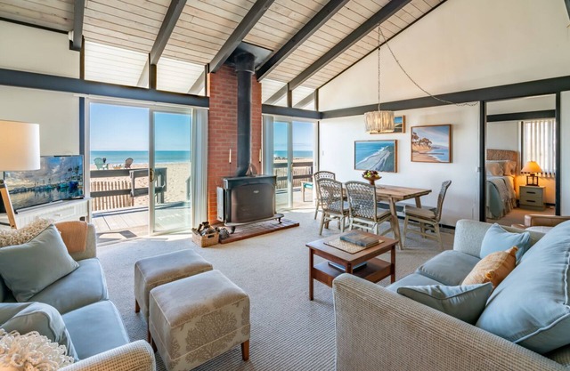 You'll love the Charm of Family Tides Beach Front House!