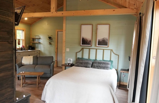 Owls Tale At Avenwood Cabins
