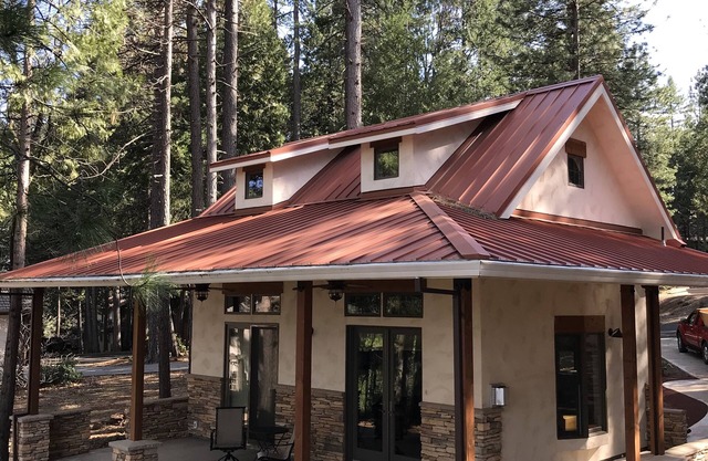 Sie werden unser wunderschön eingerichtetes Ferienhaus im Wald lieben