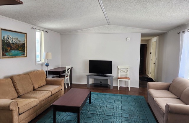 Your adventure starts here!Cozy home,near the rockies! Sleeps 10.
