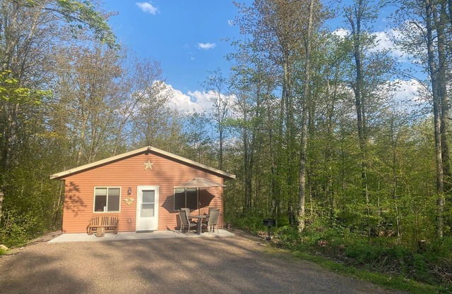 Your base camp to Tuscobia Tr! Private cottage and access to trails! Dogs!