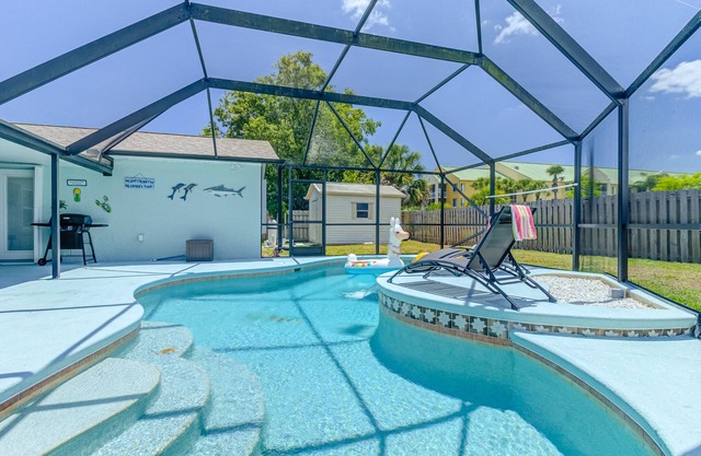 Your Boho Beach Retreat Awaits! Pool Home 15 Mins to the Beach!