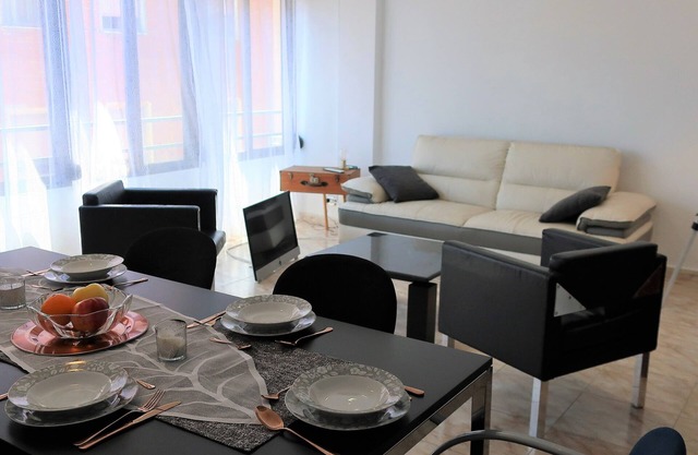 Your central and comfortable 100 sqm flat in Valencia City. 10 Gigabit internet
