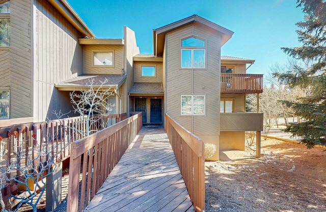 Your Cozy Flagstaff Retreat: Mountain Views, Family Comfort, and Adventure Await
