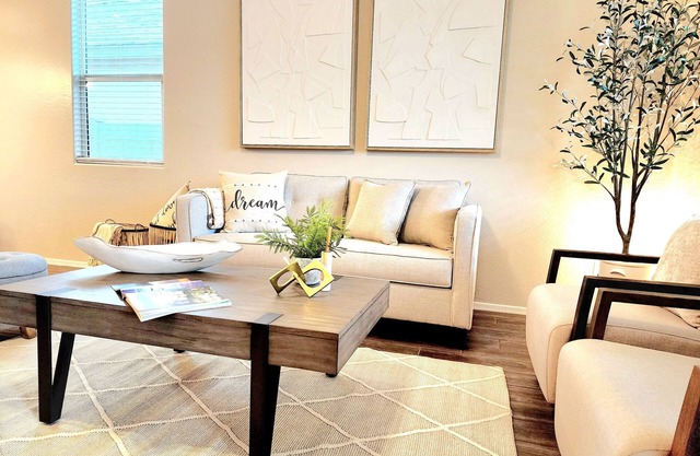 Your Cozy Phoenix Escape – Comfort & Access to Everything