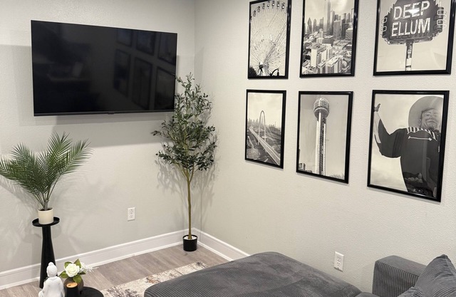 Your Downtown Dallas Escape: Cozy 1BDR 1BA Steps from Attractions!