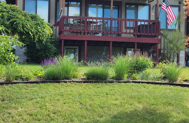 Great Ski getaway! Close to Crystal Mountain, Family friendly, Modern & Cozy