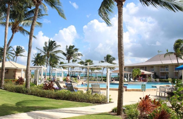 Your Gateway to the Cayman Islands' Beauty! 4 Relaxing Units! W/ Beach Access!