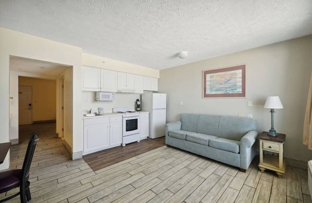 Your Home Away From Home! 2 Family-friendly Units w/ Kitchenette, Free Parking