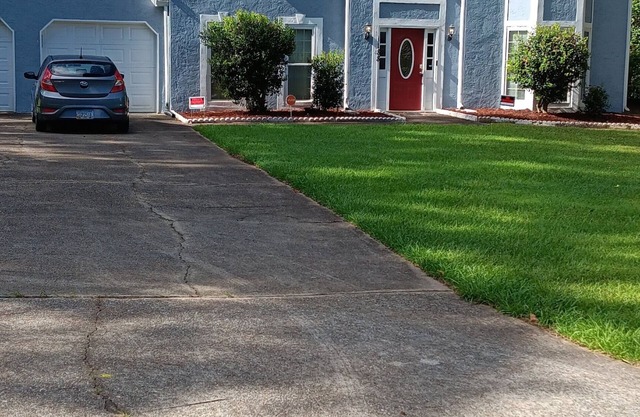 Your Home away from Home. Luxurious 4 bedroom 2.5 bathroom.