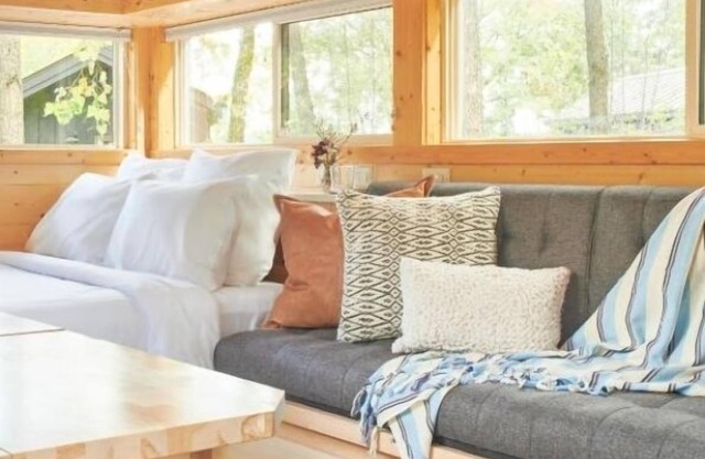 Your Home Away From Home! Pets Allowed, Free Parking, Near Loughran Park