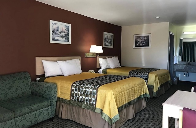Your Home Away From Home! 3 Relaxing Units, Free Parking, Free Breakfast