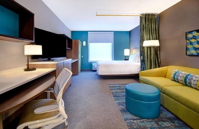 Your Home Away From Home! Onsite Pool, Kitchen, Free Breakfast, Parking!