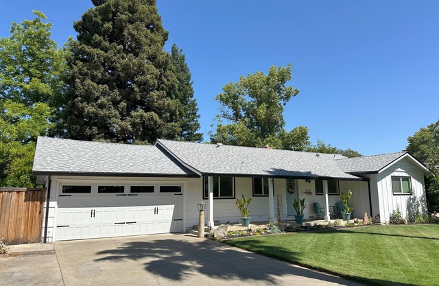 Your HOME away from HOME! 3-bdrm in Carmichael w/AC, WiFi, fitness room