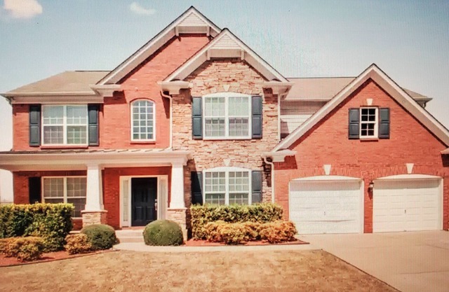 Your Home away from Home - (10 mi from Lanier Islands Beach and Water Park)