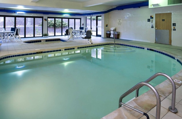 Your Home Away from Home! Free Breakfast, Pool, Pets Allowed, Free Parking!