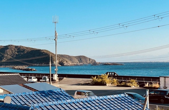 Your Japanese-style 2-story house for rent with a view of the sea.