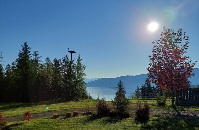 Your Lake & Mountain vacation awaits...