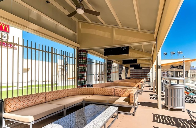 Your Laughlin Adventure Starts Here! 2 Spacious Units, Casino, Game Rooms, Pool