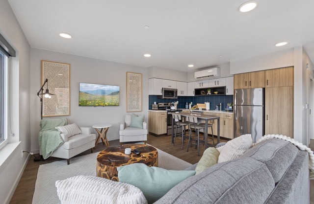 Your Luxury Retreat Awaits Free parking available