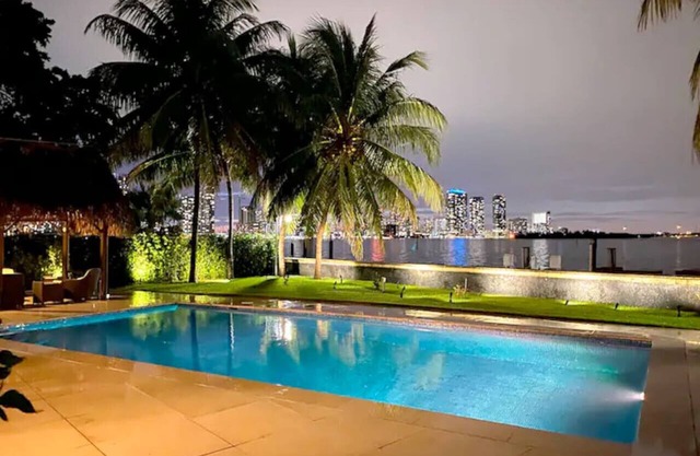 Your Miami Paradise in Venetian!