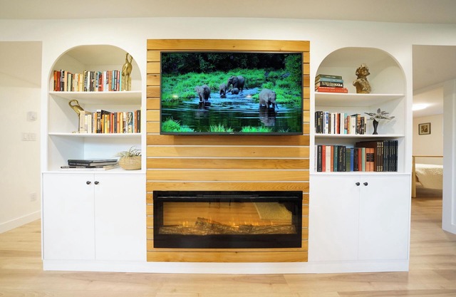 Your modern Northwest hideaway w/ cozy fireplace and spa-like bath