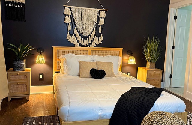 Your Oasis in the City w/ Jacuzzi , Parking, self check in and WiFi