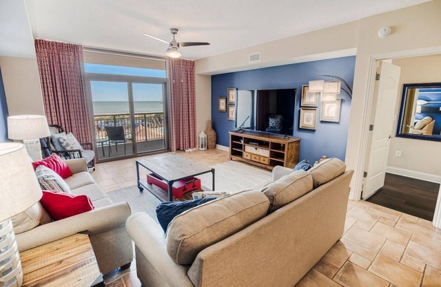 Your Oceanfront Escape: 3-Bedroom Condo with Master Whirlpool Bath