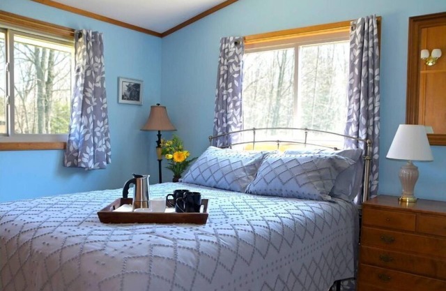 Your own Nature Retreat, minutes from town and wilderness opportuntities