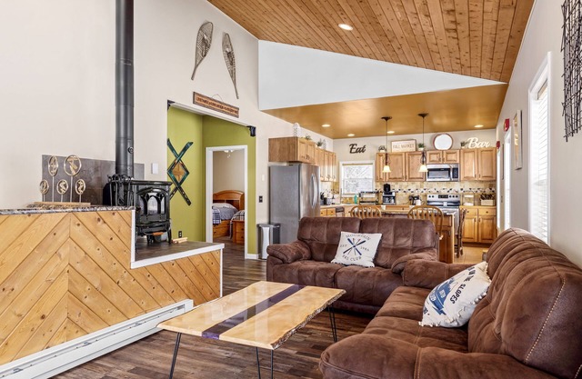 Your Own Personal Ski - Skate - Fishing LODGE!