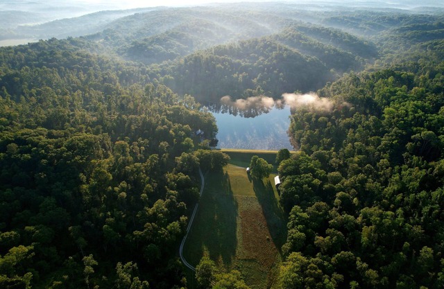 IHR EIGENER PRIVATER 12 ACRE SEE UND INSEL, 80 ACRE ZU ENTDECKEN & HOT TUB!
