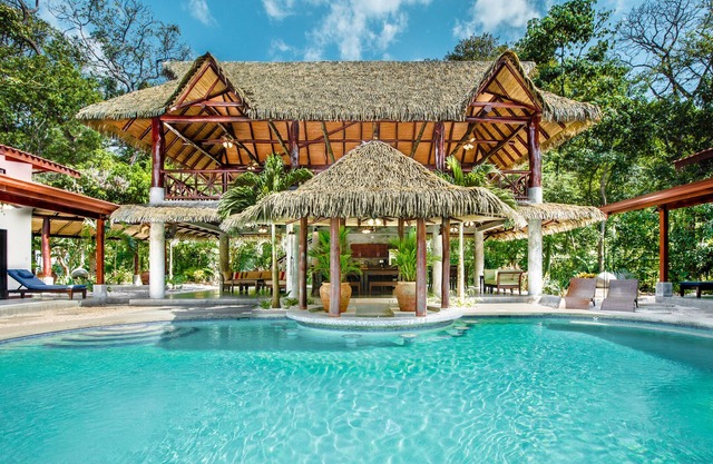 Ihr eigenes privates Luxus-Boutique-Resort, nur 2 Minuten vom Strand entfernt