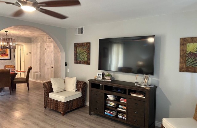 Your Palm Springs Getaway! 7 day minimum city ID 044068