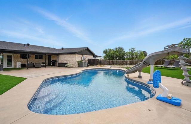 ☀️Your Perfect Summer Retreat! 5BR Family Home w/ Private Pool